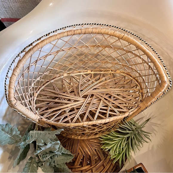 Vintage Bohemian Whicker Ratan Peacock Chair Plant Stand Holder - Picture 4 of 7